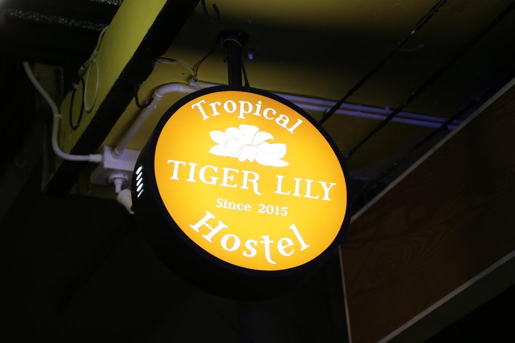 Tiger Lily Hostel Bangkok Bagian luar foto