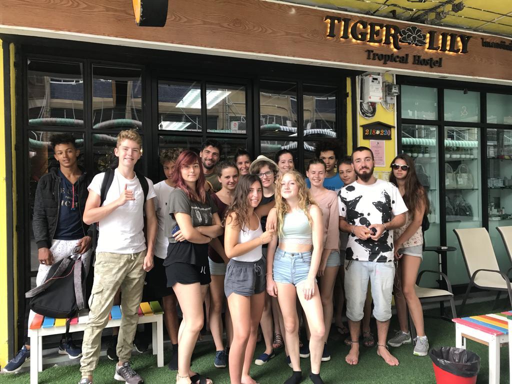 Tiger Lily Hostel Bangkok Bagian luar foto