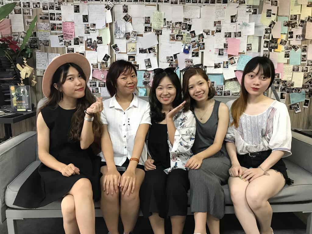 Tiger Lily Hostel Bangkok Bagian luar foto